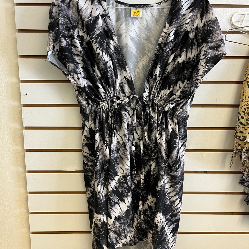 Black and White Tie-Dye Beach Cover Up